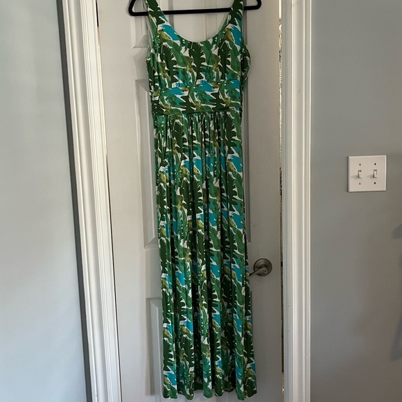 Maxi dress with beautiful green and blue leaves - Picture 1 of 6